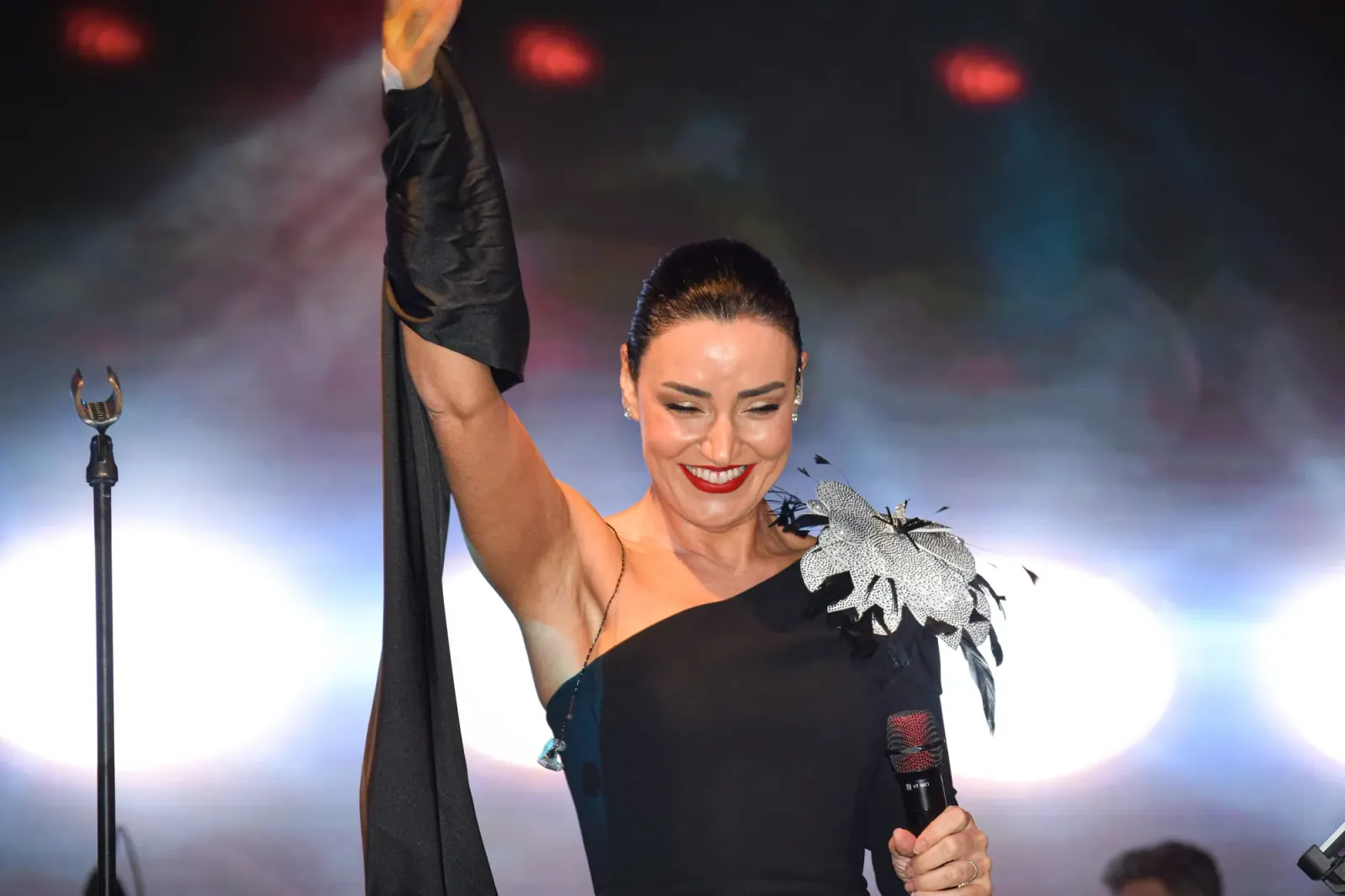 Konser çekimi portfolyosunda sahne ışığı ve performans fotoğrafı 1