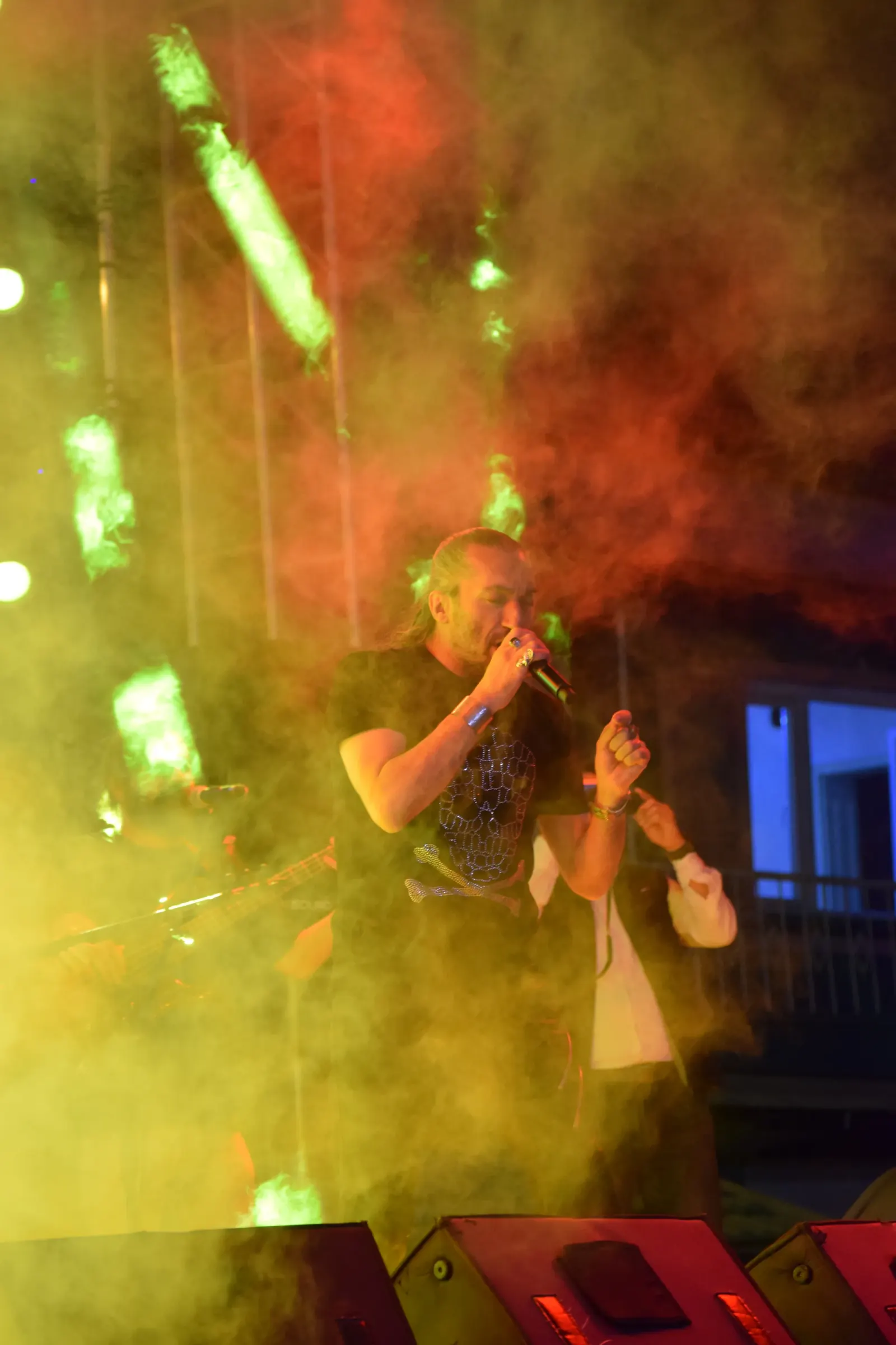 Konser çekimi portfolyosunda sahne ışığı ve performans fotoğrafı 2
